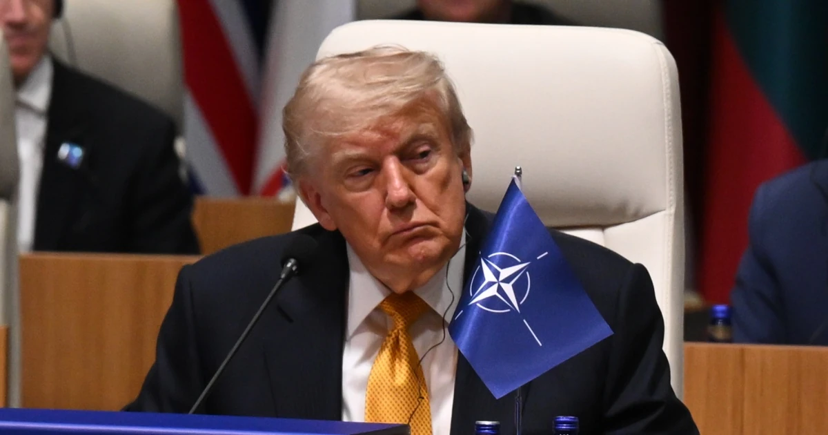Президент США Дональд Трамп підписує законопроєкт про «пекельні санкції» у Білому домі