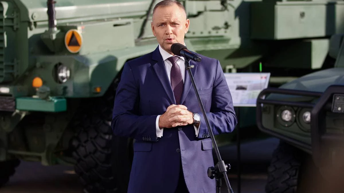 Пошкоджений локомотив на станції Ягодин після влучання реактивного меш-дрона